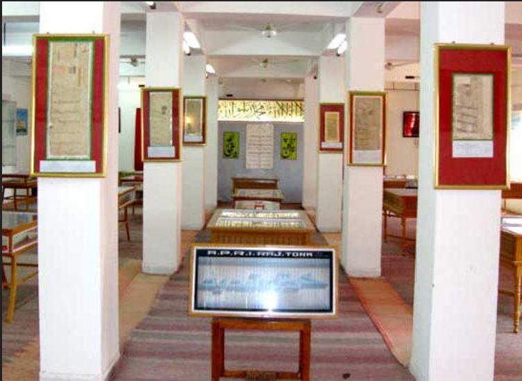 https://www.hindi.awazthevoice.in/upload/news/171396102102_People_come_from_all_over_the_world_to_visit_Tonk's_Arabic-Persian_Research_Institute_4.jpg