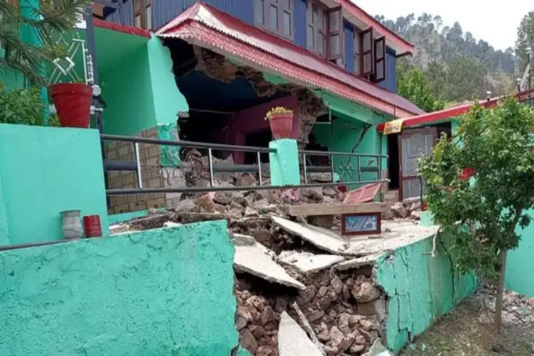 Land subsidence in Ramban district of Jammu and Kashmir, 350 people rendered homeless