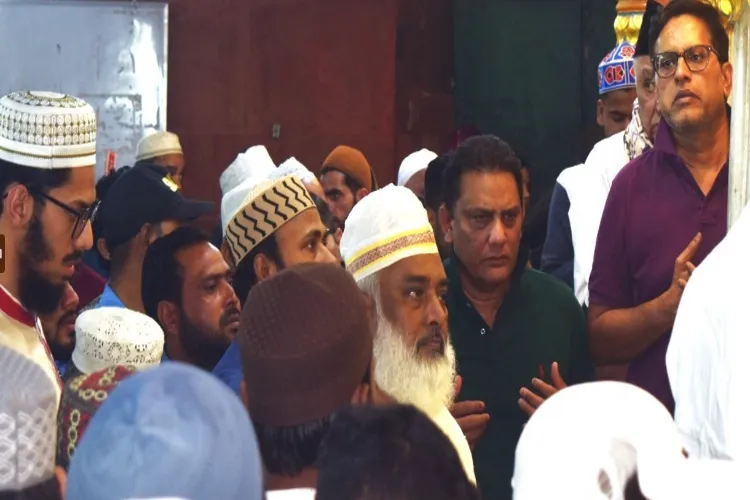 Second day of Hazrat Amir Khusro's Urs: Former cricketer Azharuddin participated with pilgrims from Pakistan-Afghanistan.