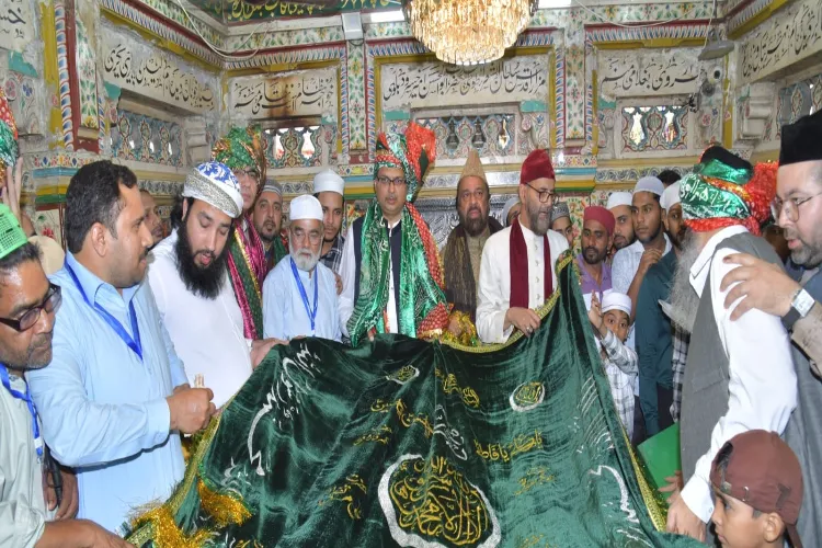 Pakistani pilgrim offered chadar in Amir Khusro's Urs, thanked the government