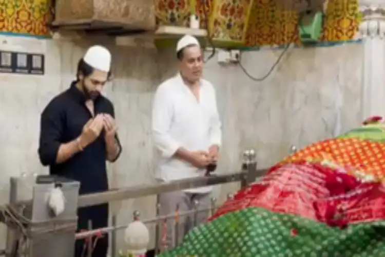 'Hiramandi: The Diamond Bazaar' artist Taha Shah Badusha offered a chadar at the Dargah