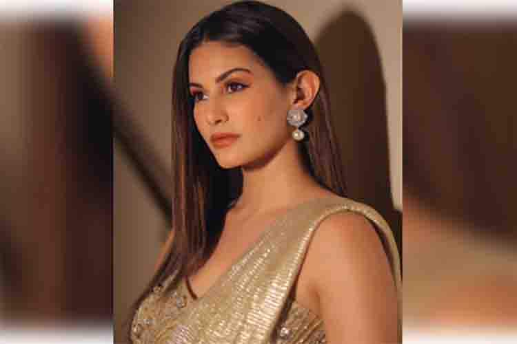 Amyra Dastur 