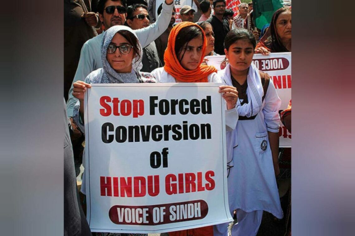 https://www.hindi.awazthevoice.in/upload/news/171465288501_Hindu_girls_religious_conversion_in_Pakistan_10.jpeg