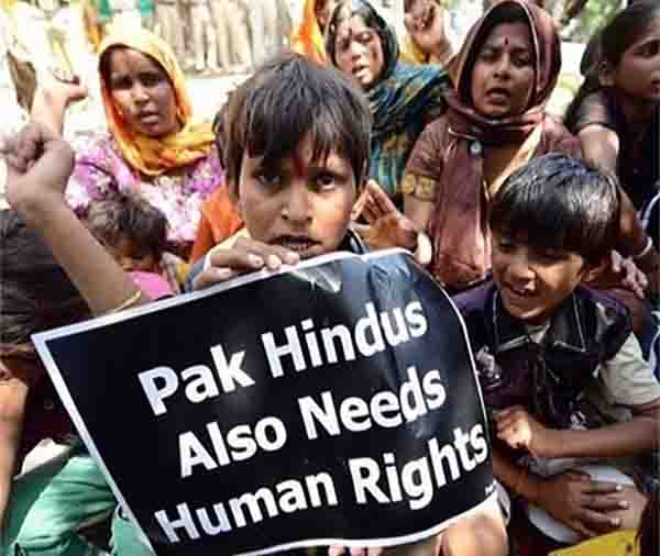 https://www.hindi.awazthevoice.in/upload/news/171465291401_Hindu_girls_religious_conversion_in_Pakistan_9.jpg