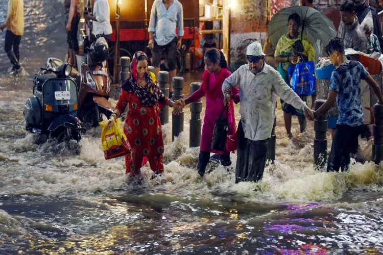 Heavy rain in parts of Telangana, 4 people died