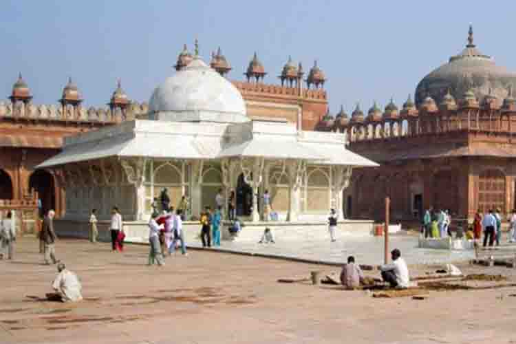Claimed temple under Fatehpur Sikri Dargah, lawyer filed petition
