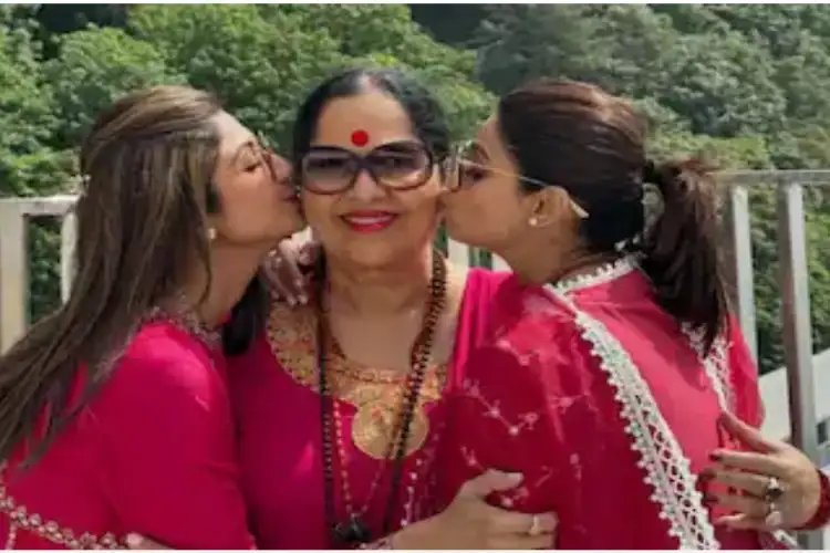 Shilpa, Shamita celebrate Mother's Day with their mom Sunanda Shetty in Vaishno Devi