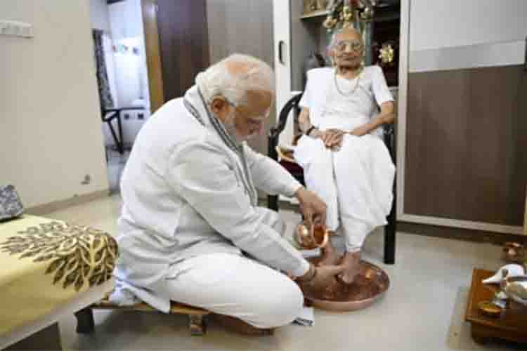 Narendra Modi and his mother Hiraba