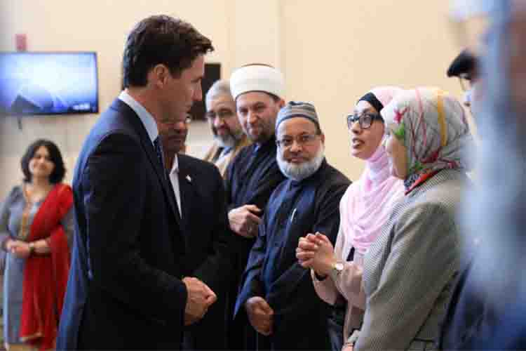 Justin Trudeau with muslims