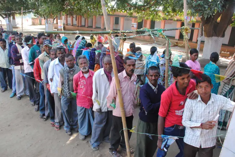 Enthusiasm among voters of Jharkhand even in 39 degree temperature, bumper voting in Naxal-affected areas