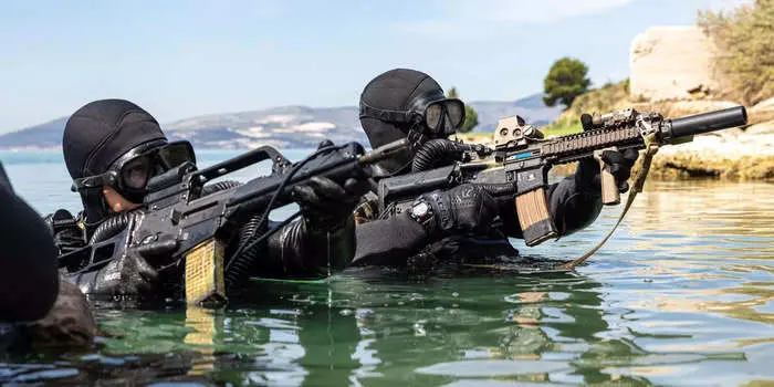 https://www.hindi.awazthevoice.in/upload/news/171620816501_US_Navy_SEALs.webp