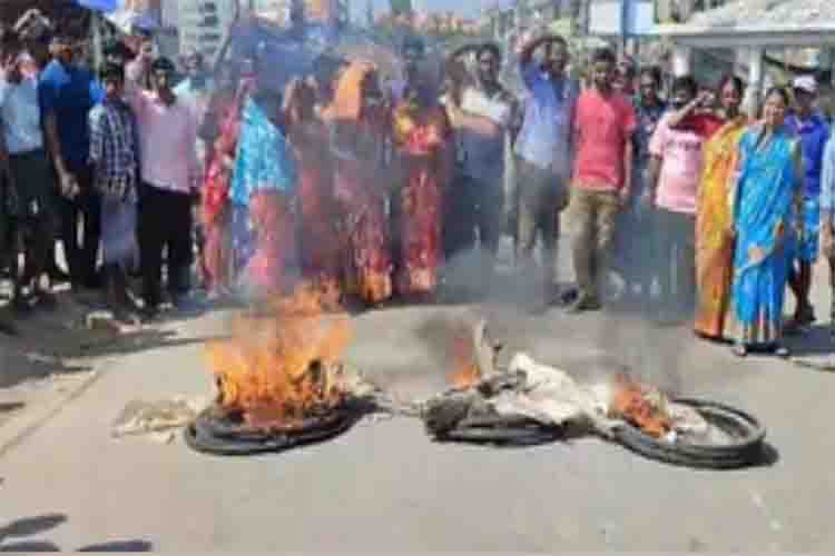 Roads blocked in Nandigram over murder of BJP worker