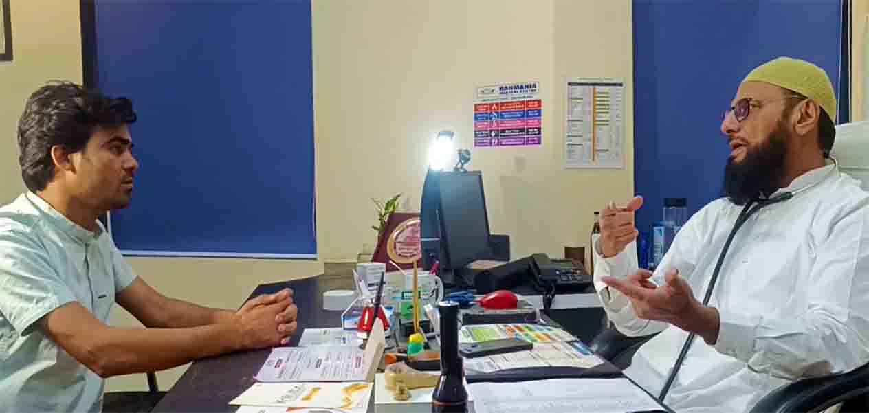 https://www.hindi.awazthevoice.in/upload/news/171646552221_Bihar_Dr._Tabrez_Aziz_performs_operations_every_day_at_the_age_of_67,_worried_about_education_1.jpg