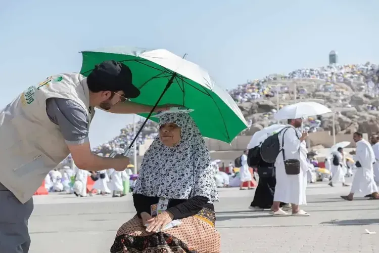 Hajj 2024: Roadside fountains and air-conditioners installed to protect Hajj pilgrims from 48 degree temperature in Mecca