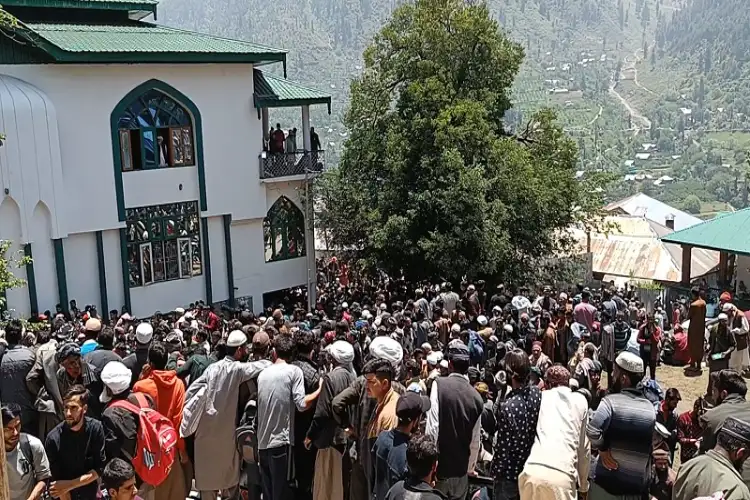 Jammu and Kashmir: More than one lakh devotees reached Baba Nagri Dargah in Ganderbal on the occasion of annual Urs