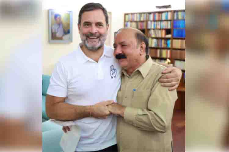 Kishori Lal Sharma with Rahul Gandhi