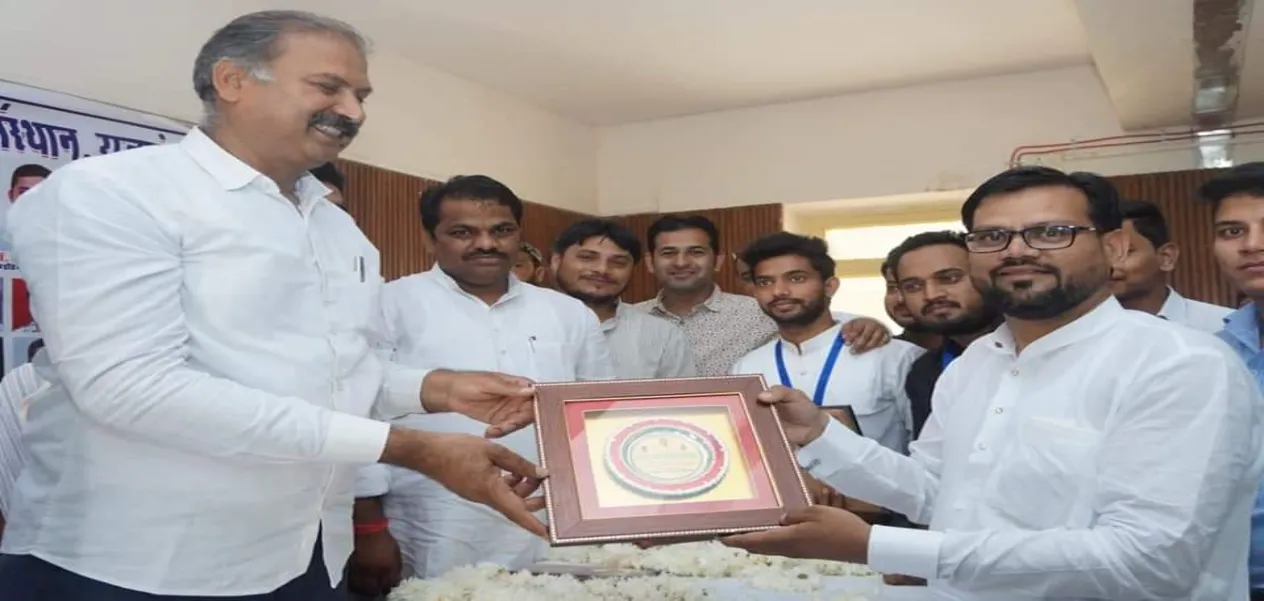 Abrar Ahmed and Yamin Rangrez of Jaipur have donated blood more than 70 times