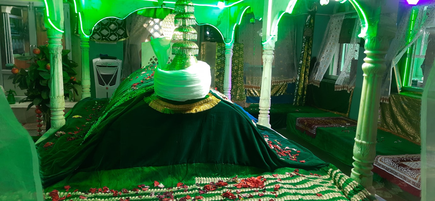 https://www.hindi.awazthevoice.in/upload/news/171828294626_Kashmir__From_Urs_of_Shah-e-Hamadan_to_Mela_Kheer_Bhawani_3.jpg