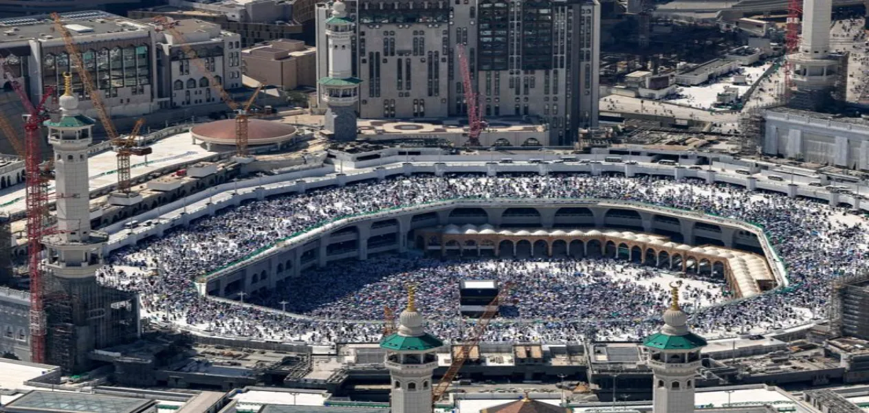 Icons of Islamic Heritage: Historic Sites of Mecca and Medina