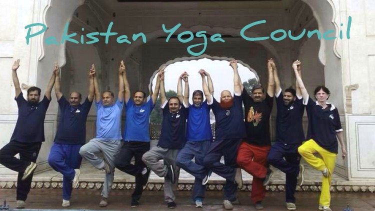 https://www.hindi.awazthevoice.in/upload/news/171887510302_Yoga_practice_in_a_Lahore_Park.jpg