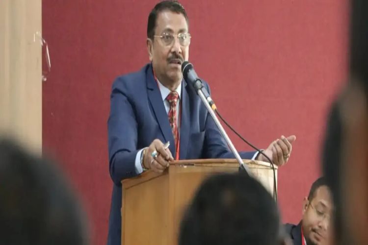 Additional Advocate General of Bihar said that today every house needs a lawyer