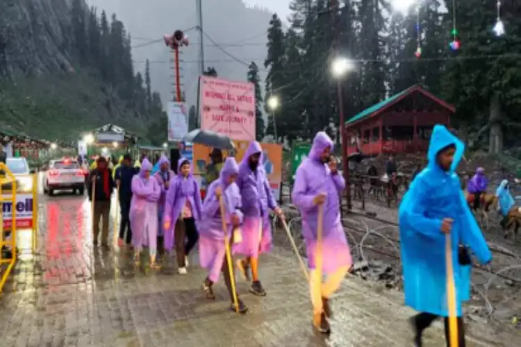 Amarnath Yatra temporarily halted due to heavy rains