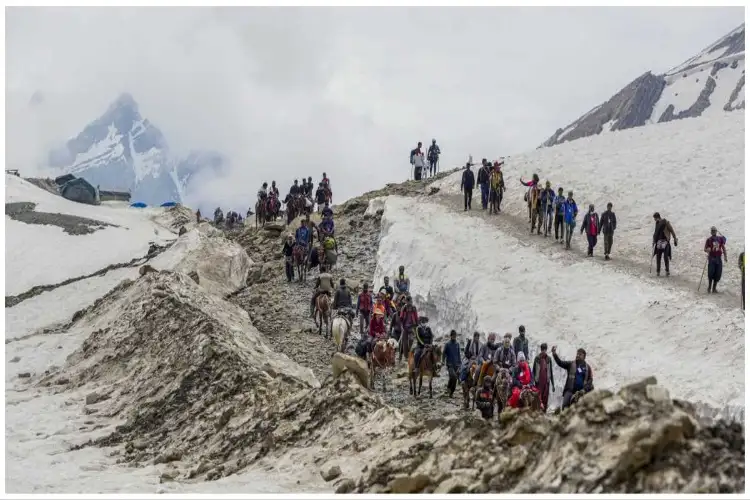 More than 3.38 lakh devotees visited Baba Barfani in 18 days