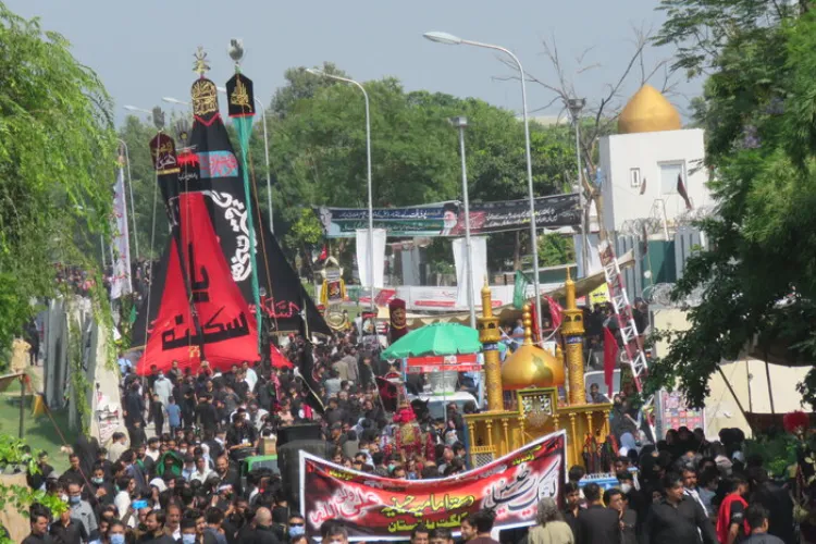 Muharram marks harmony in India, sectarian flashpoint in Pakistan
