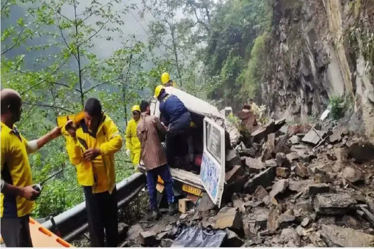 Uttarakhand: 3 dead, 8 injured due to landslide on Kedarnath Yatra route