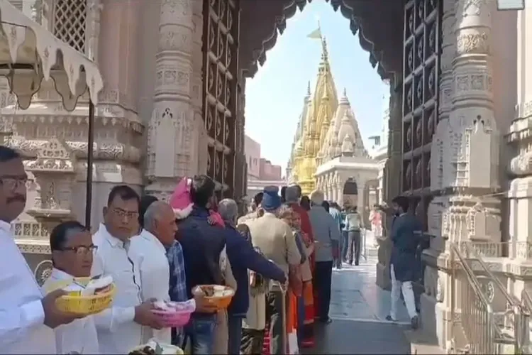 Devotees visiting Kashi Vishwanath temple in Sawan will get special facilities
