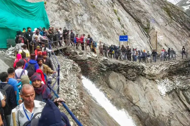 Amarnath Yatra progressing peacefully, another batch of pilgrims leaves for Valley