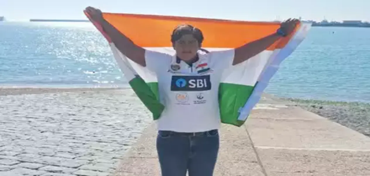 6-year-old Jiya, who has autism spectrum, created a world record by swimming in the English Channel