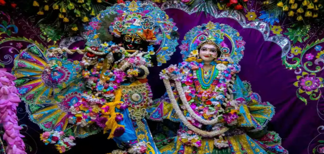 Muslim artisans from Dholpur, Mathura, Vrindavan made beautiful costumes for Lord Krishna and Radha