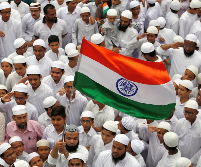 https://www.hindi.awazthevoice.in/upload/news/172675565319_Khamenei’s_amnesia_about_India_needs_to_be_put_to_reality_check_3.jpg