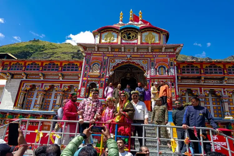 Urvashi Rautela visits Char Dham, urges pilgrims to experience the yatra