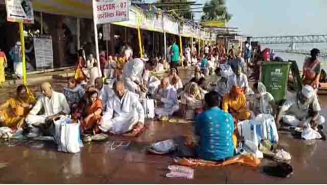 https://www.hindi.awazthevoice.in/upload/news/172769291803_Worship_materials_made_by_non-Hindus_have_become_the_means_of_salvation_for_ancestors_9.jpg