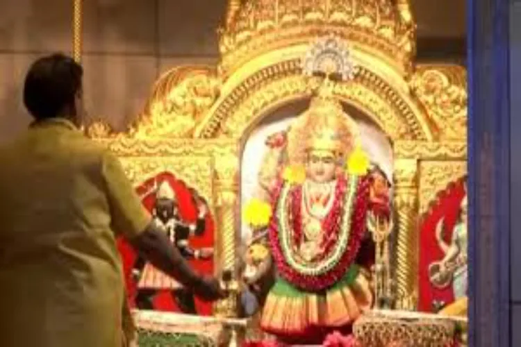 Delhi: First day of Shardiya Navratri begins with Aarti at Jhandewalan Mata Mandir