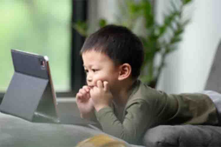 Excessive screen time affects the mind and heart of children, their behaviour also changes: Experts