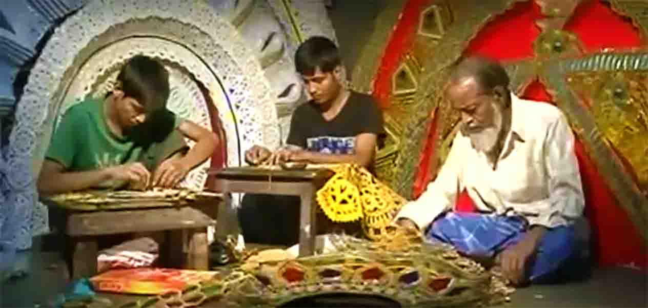 https://www.hindi.awazthevoice.in/upload/news/172856555318__economic_impact_of_Durga_Puja_is_beyond_religion,_caste_and_class_6.jpg