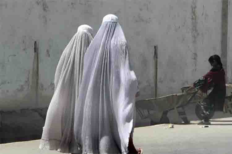 Taliban decree: Women can no longer hear each other's voices