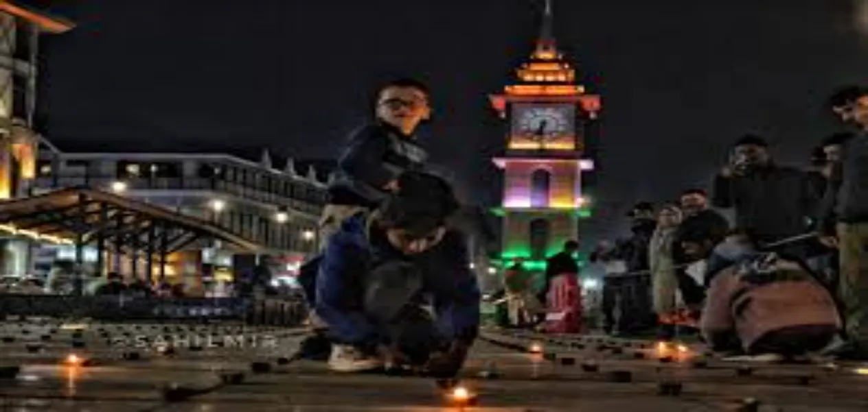 Diwali celebrations across the country, 10,000 diyas lit at Lal Chowk, loss of life and property in accidents at many places