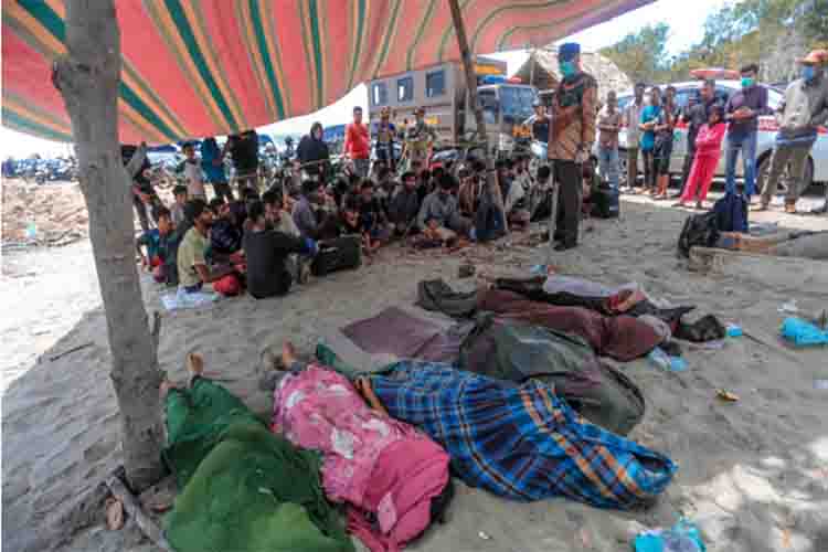 Boat carrying Rohingyas fleeing Myanmar arrives in Indonesia, six dead
