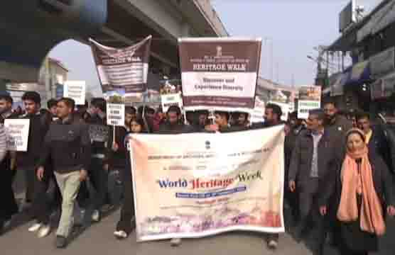 https://www.hindi.awazthevoice.in/upload/news/173271173016_Rare_manuscripts_displayed_during_World_Heritage_Week_in_Srinagar_1.jpg