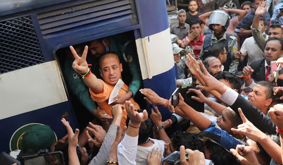 https://www.hindi.awazthevoice.in/upload/news/173340606126_Persecution_of_Hindus_in_Bangladesh_A_test_for_Islamic_principles_4.jpg