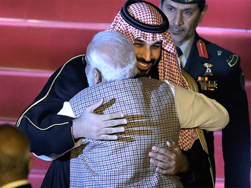 https://www.hindi.awazthevoice.in/upload/news/173348108401_pm_modi_hugs_Mohammad_Bin_Salman.jpg
