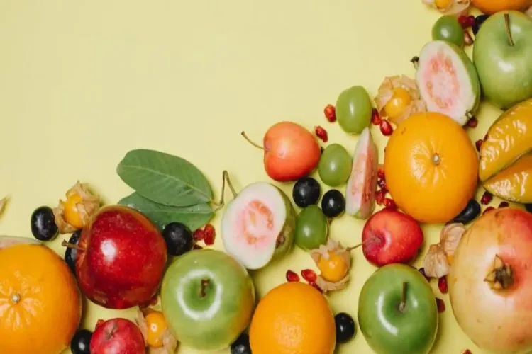 Guava or apple, which is more beneficial?