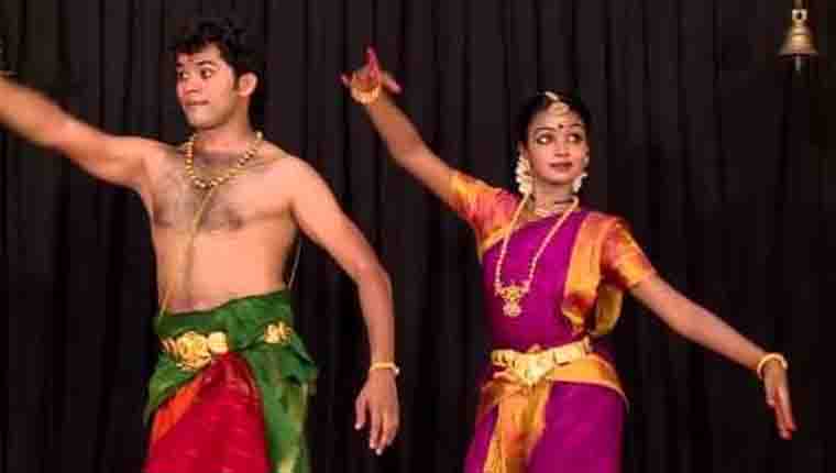 https://www.hindi.awazthevoice.in/upload/news/173461335722_Ajeesh_Dance_and_music_break_down_the_walls_of_caste_and_religion_1.jpg