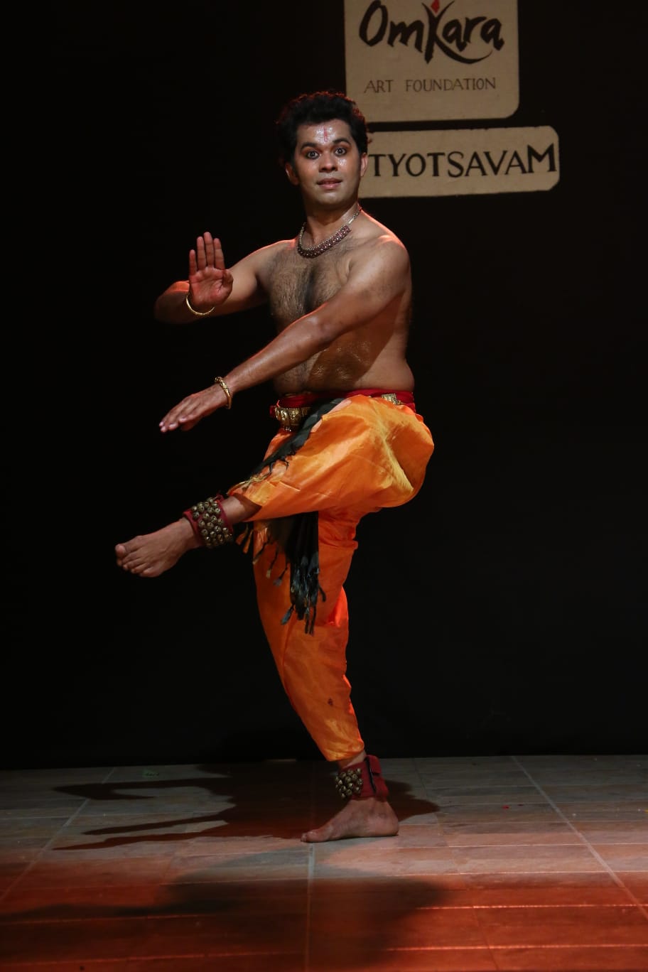 https://www.hindi.awazthevoice.in/upload/news/173461338022_Ajeesh_Dance_and_music_break_down_the_walls_of_caste_and_religion_2.jpg