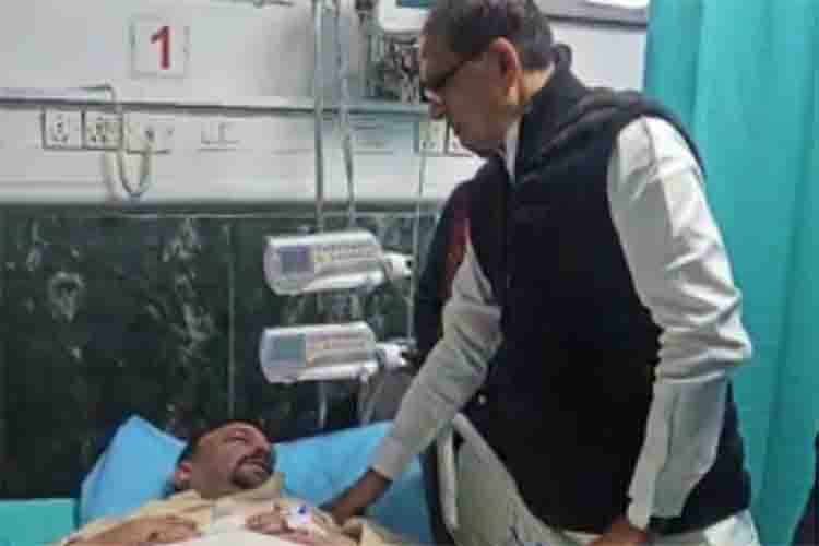 Shivraj Singh Chauhan meet MP Mukesh Rajput admitted in RML Hospital