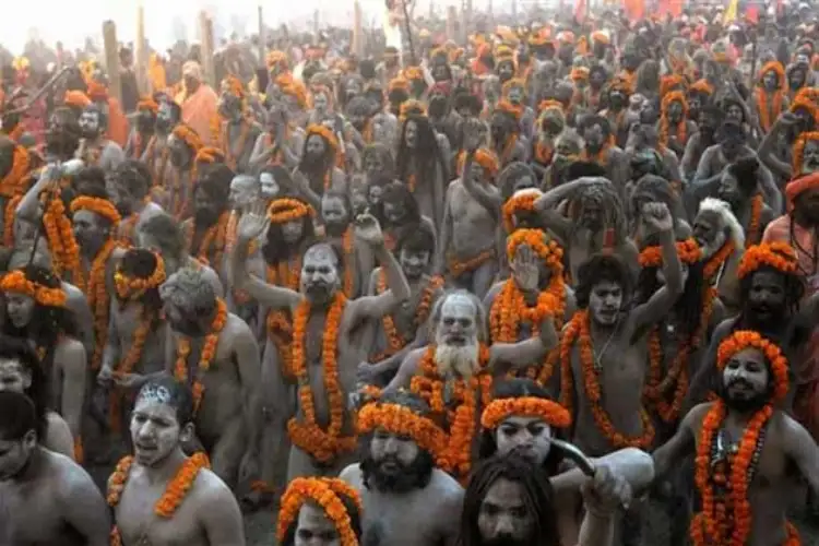 Digambar Naga Baba and Khadeshwar Naga Baba arrive in Prayagraj for Mahakumbh